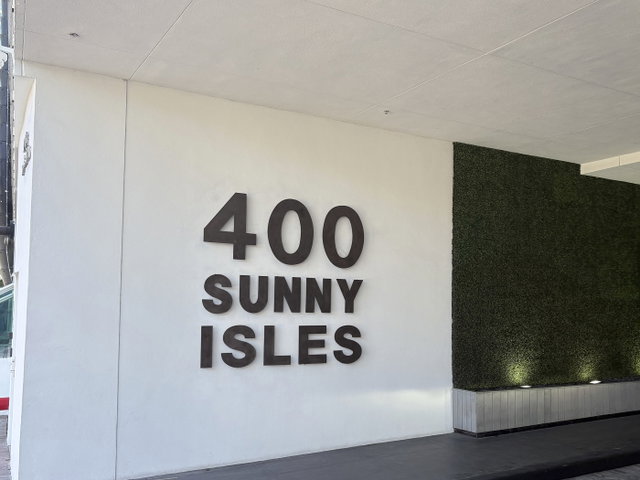 400 Sunny Isles photo 2